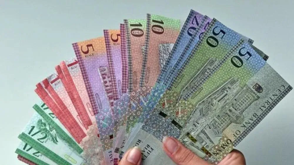 Сотрудник CPA помогает разрешить спор о качестве автомобиля.